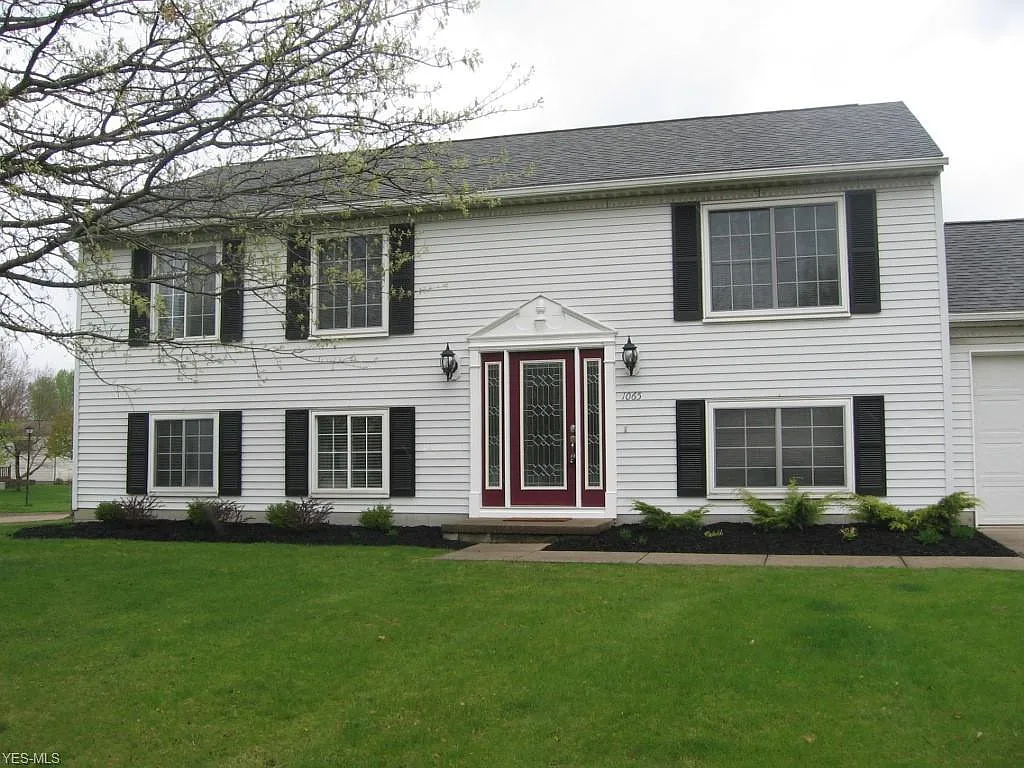 1065 E Smith Rd photo 1