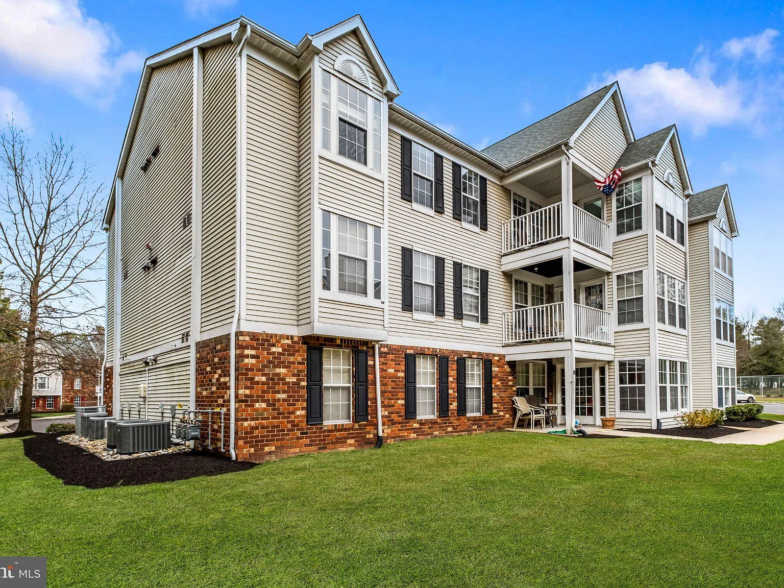 2 bed, 2.0 bath, 1147 sqft, $2,200 — Photo 4