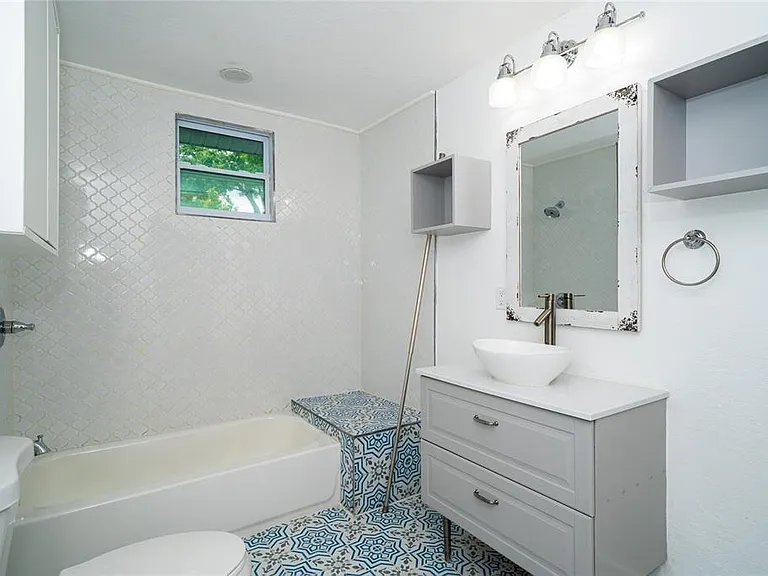 6704 N Taliaferro Ave — Photo 20