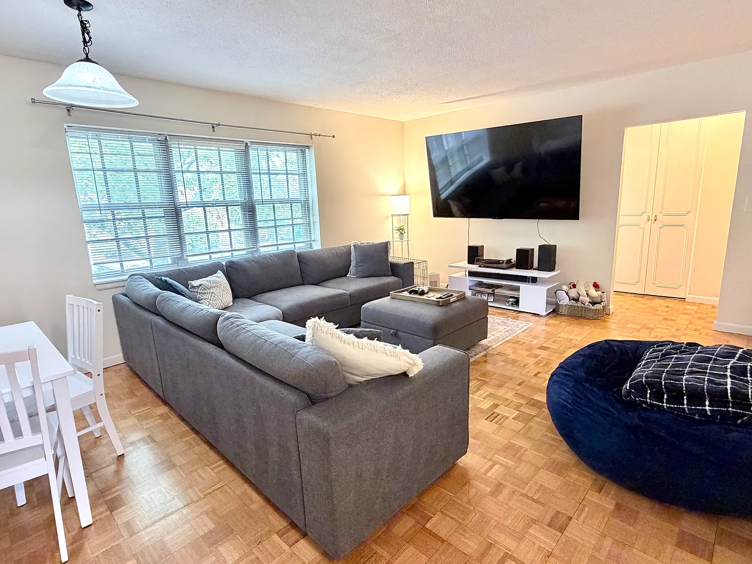 2 bed, 824 sqft, $2,850 — Photo 3