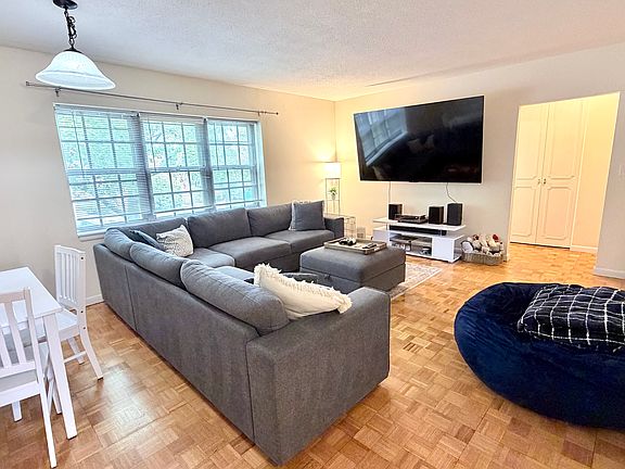 3rd image of 6 Lake Shore Ter APT 1
