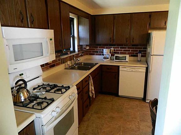 5th image of 111 Fairdale Ct