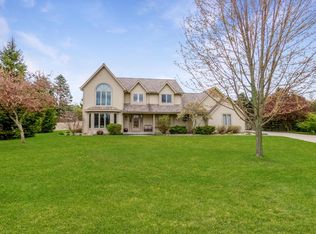 204 Whitetail Ct, Pewaukee, WI 53072