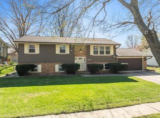 2907 Capen Dr, Bloomington, IL 61704