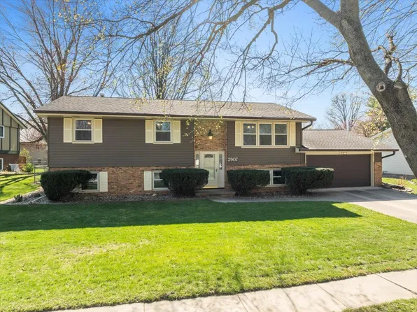 2907 Capen Dr, Bloomington, IL 61704