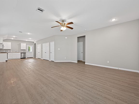 3rd image of 813 Jefferson Ave