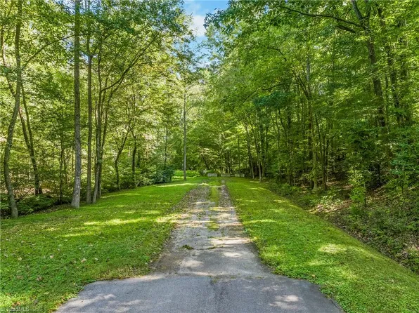 4618 & 1621 Woodymede Dr, High Pt, NC 27262