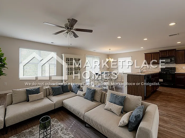 3 bed, 2.5 bath, 1723 sqft, $1,995 — Photo 3