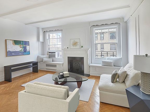 2nd image of 140 W 71st St APT 7C