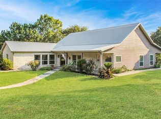 2040 Barton Crk, Smithville, TX 78957