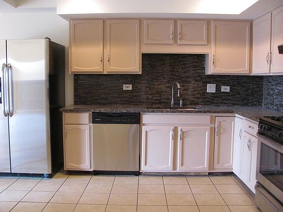 4th image of 4014 W 93rd Pl APT 2W