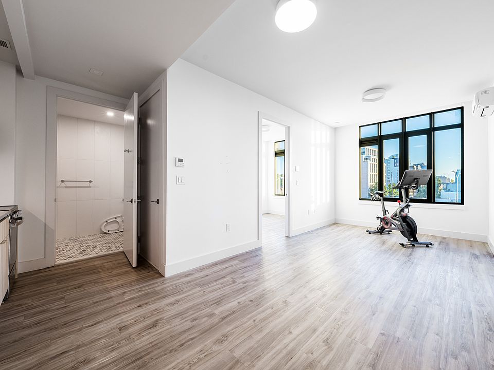 1st image of 584 4th Ave #304