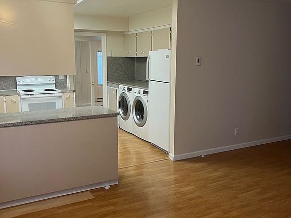 4th image of 3701 SE 15th Ave #15