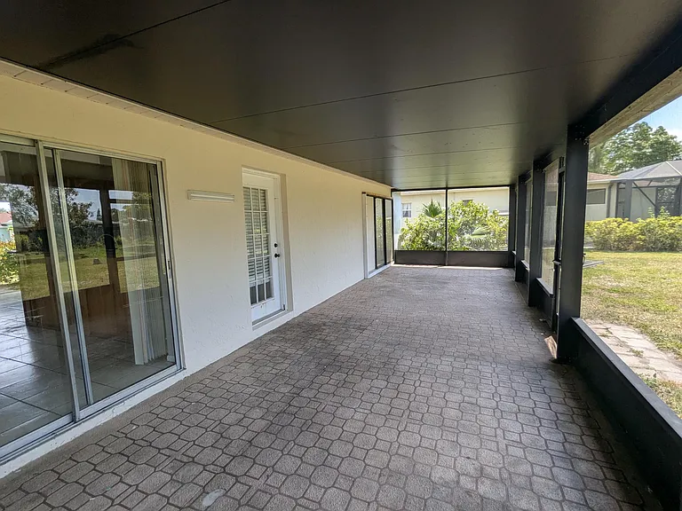 554 SW Lakehurst Dr — Photo 16