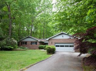 10 Spring Lake Dr, Mills River, NC 28759