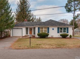 17 Warren Ct, Northport, NY 11768