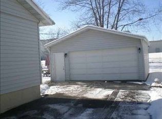 1323 Beverly Ln, Bloomington, IL 61701