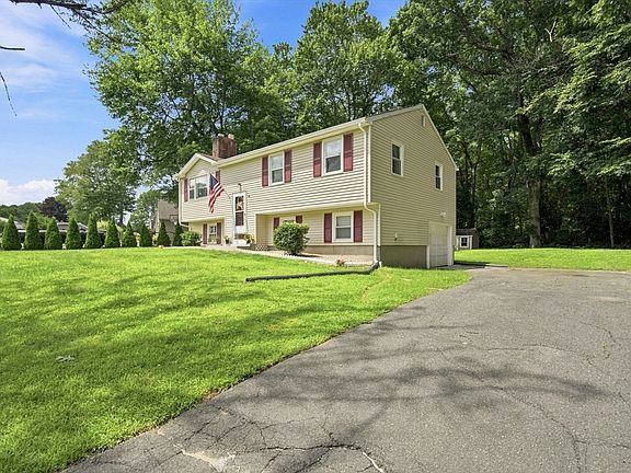 4th image of 135 Red Fox Dr