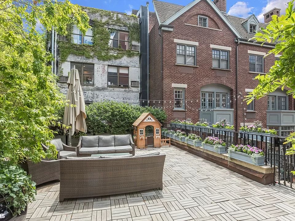 2nd image of 687 Greenwich St #Townhouse