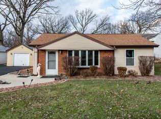17768 W Iroquois Dr, Grayslake, IL 60030