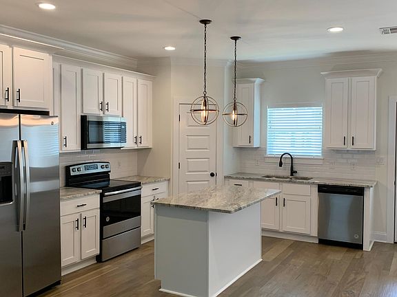 3rd image of 850 W Sallier St #5
