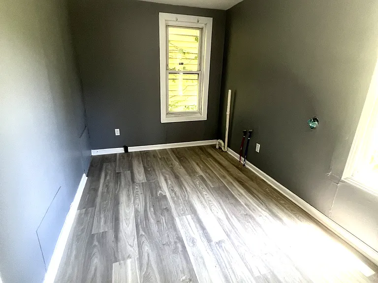 311 E 3rd St — Photo 8