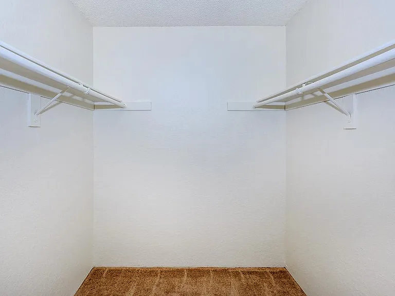Carlyle Square Apartment Homes — Photo 14