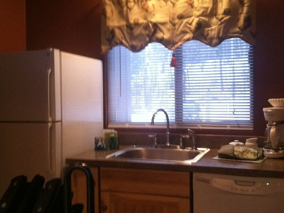 2nd image of 14 Glen Dr #7