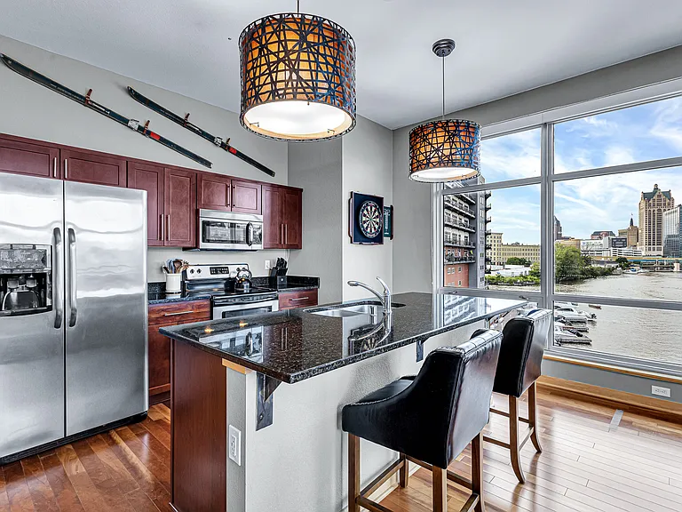 106 W Seeboth St #407 — Photo 5