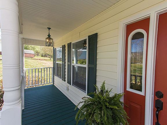 3rd image of 52 Hillcrest Cir