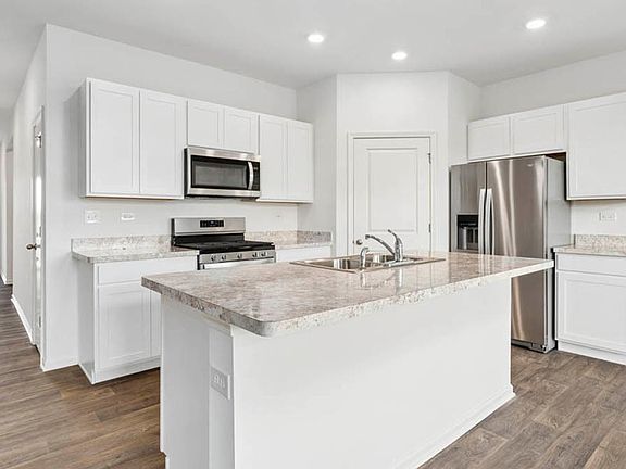 5th image of 4058 Viceroy St