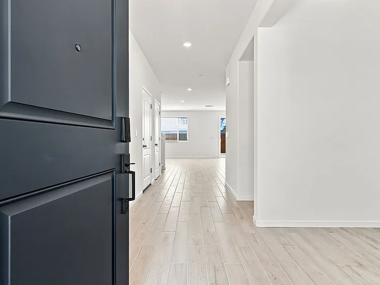 2516 Golden Bear St — Photo 4