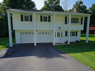 30 Lincoln Ave, Ogdensburg, NJ 07439