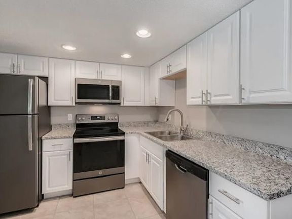 3rd image of 9800 Hamlin Blvd