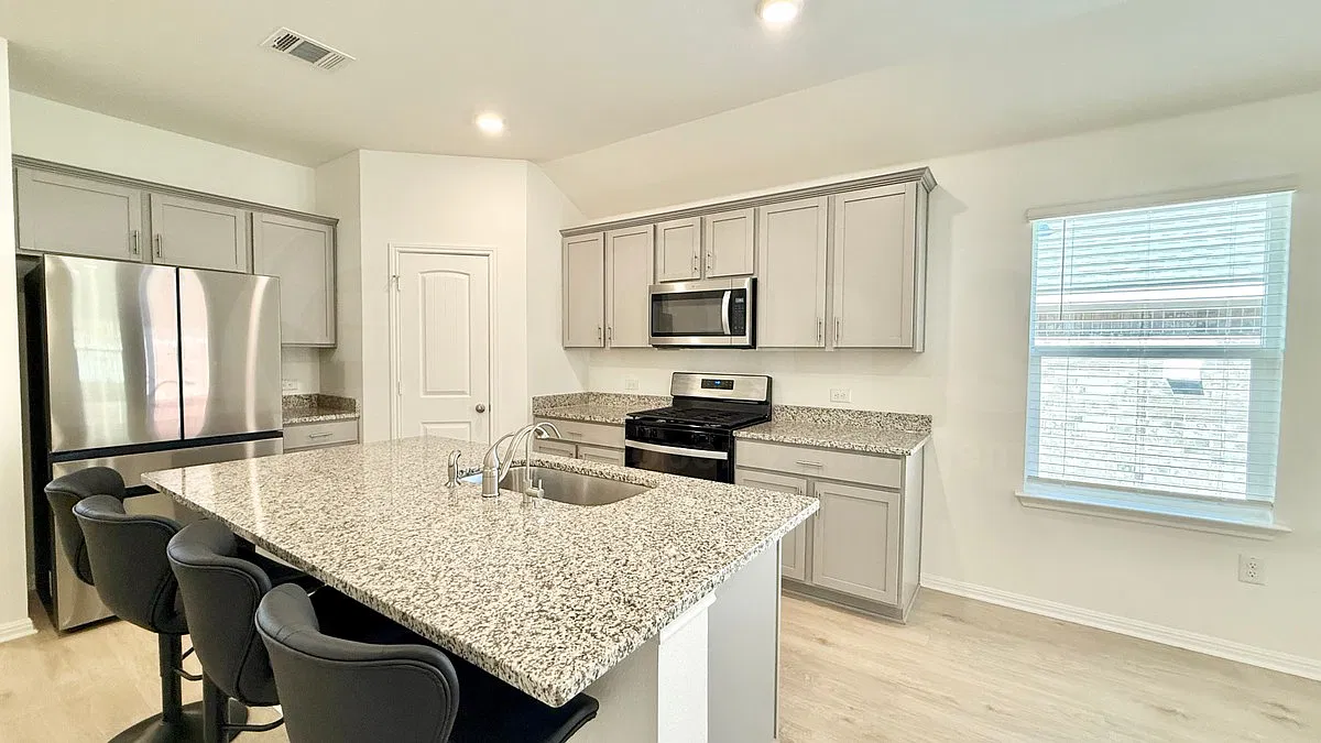 4 bed, 2.0 bath, 1765 sqft, $2,100 — Photo 4
