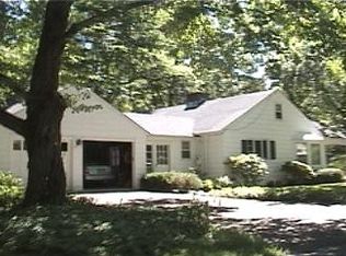 36 Meadow Ln, New Canaan, CT 06840