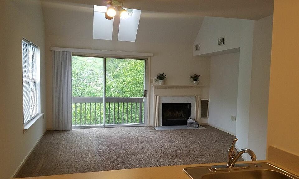 1st image of 429 Derry Dr