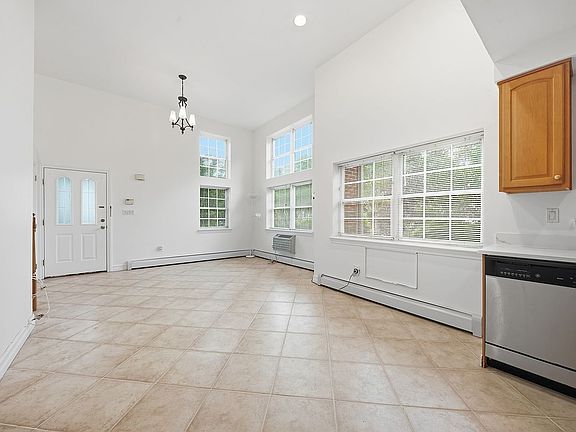 4th image of 5703 157th St