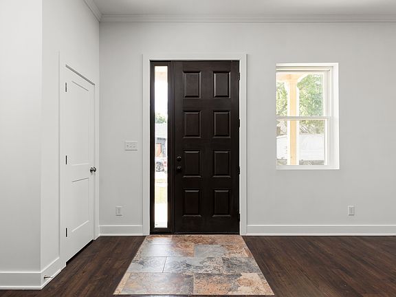 4th image of 1121 Villa Ave