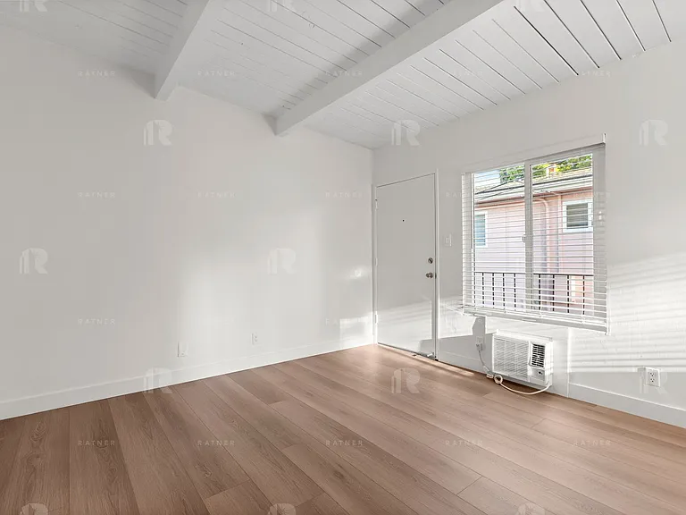(An/Ti/Yo:B) 4232-4234 Mary Ellen Avenue — Photo 3