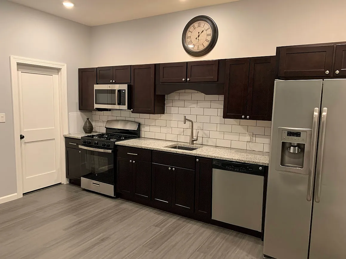 1 bed, 900 sqft, $1,950 — Photo 2