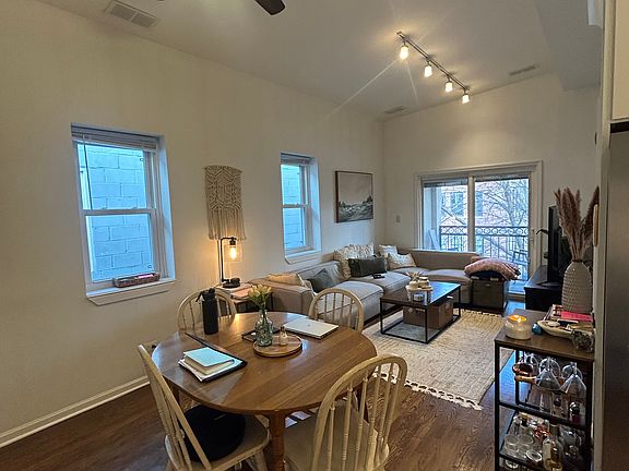 2nd image of 1236 N Wood St #3