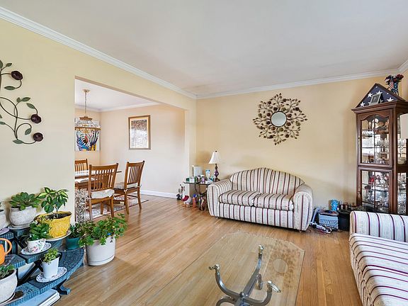 3rd image of 110 Narragansett Ave