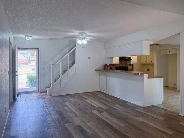 16 Coventry Ct, Edmond, OK 73012