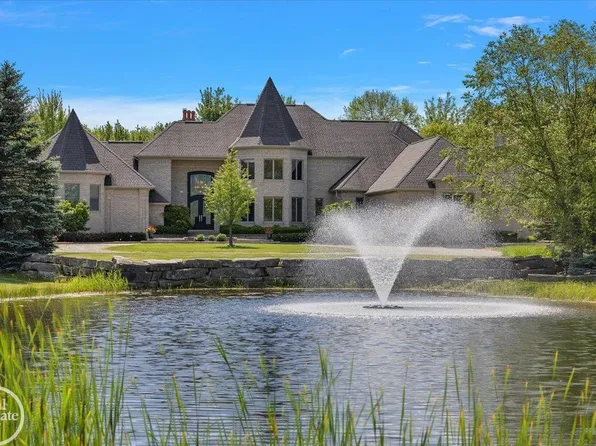 61391 Indian Trail Rd, Ray, MI 48096