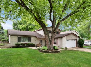 1276 Sandpiper Ln, Naperville, IL 60540