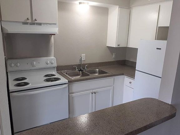 5th image of 462 Utopia Ln #69e4253fe