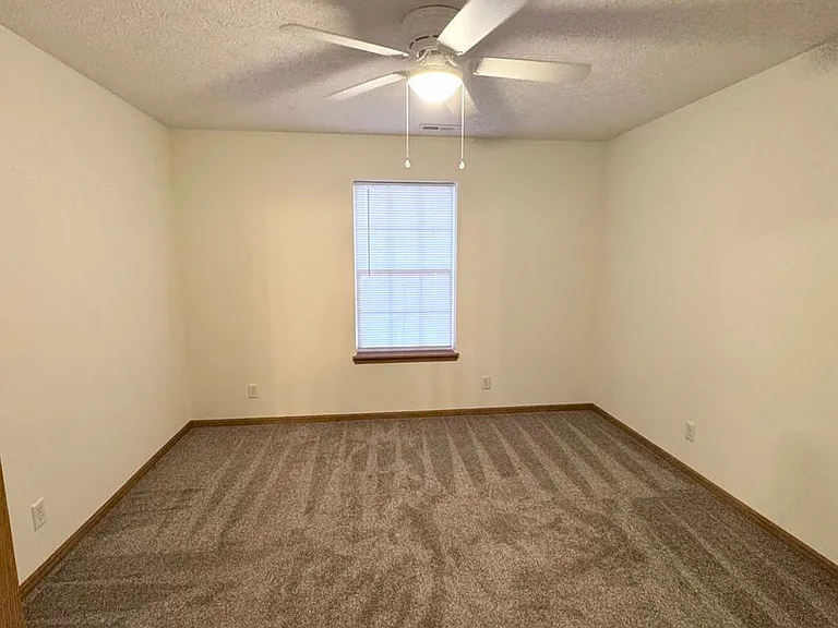 Southern Winds Apartments — Photo 40