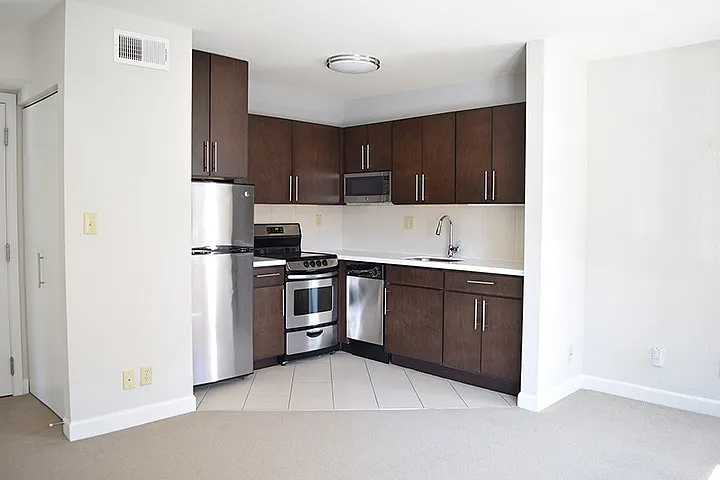Kenwood — Photo 23