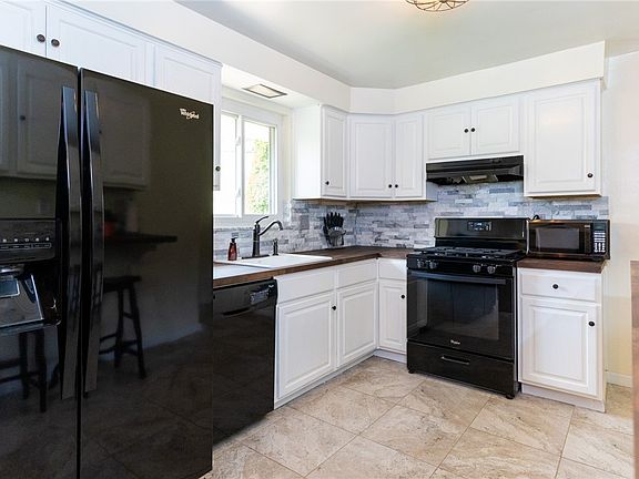 5th image of 432 Wyndhurst Dr